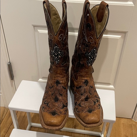 Elegant Brown Embroidered Heeled Boots - Picture 8 of 8